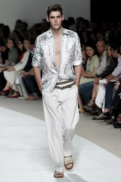 Look 32